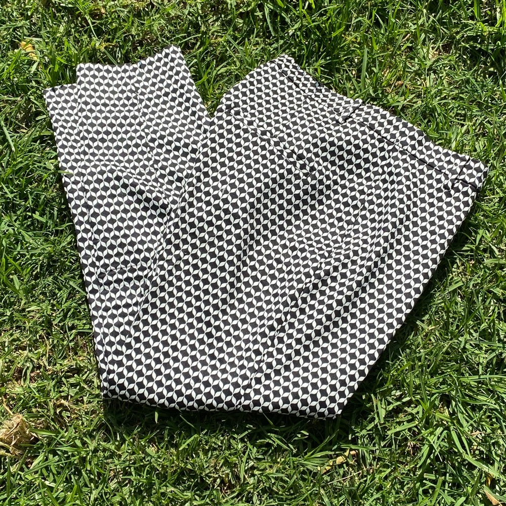 ❌donated ❌ [H & M] Printed Cropped Pants